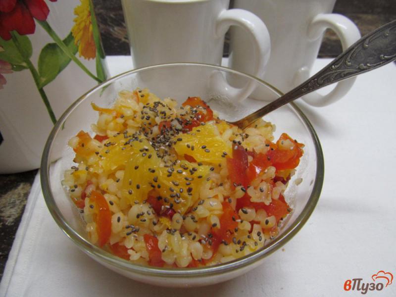 Фото приготовление рецепта: Булгур с сухофруктами и соком апельсина шаг №9