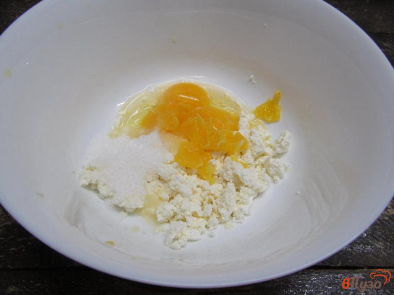Фото приготовление рецепта: Оладьи из кабачка творога и апельсина шаг №2