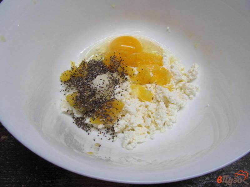Фото приготовление рецепта: Оладьи из кабачка творога и апельсина шаг №3