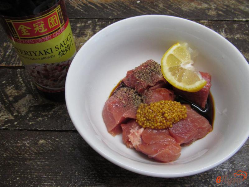 Фото приготовление рецепта: Шашлык из свинины с персиком в соусе терияки шаг №2