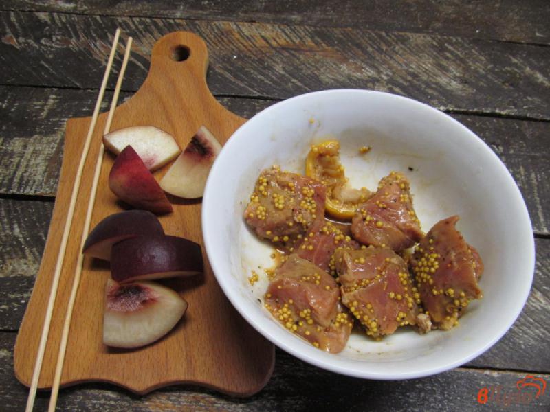 Фото приготовление рецепта: Шашлык из свинины с персиком в соусе терияки шаг №3