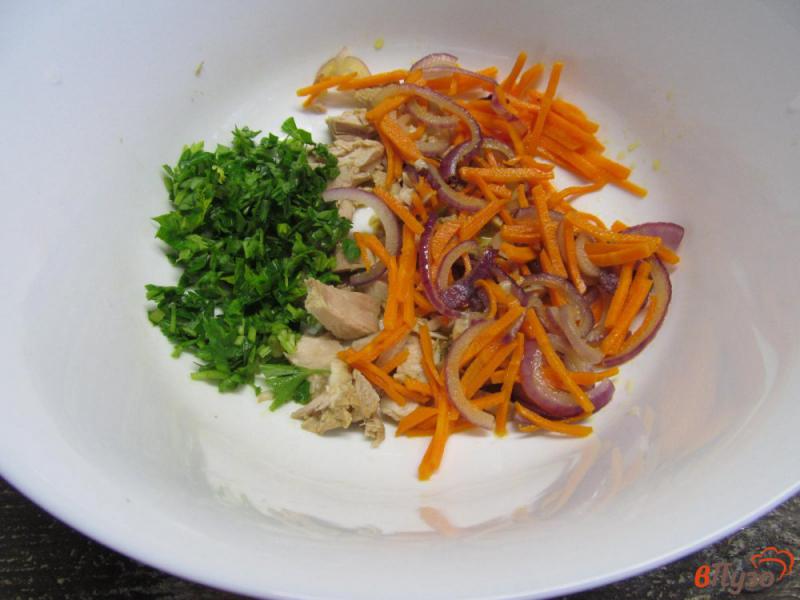 Фото приготовление рецепта: Салат с мясом и соленым огурцом «Обжора» шаг №3