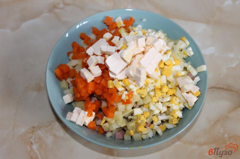 Фото приготовление рецепта: Салат из колбасы, яиц и грибов шаг №5