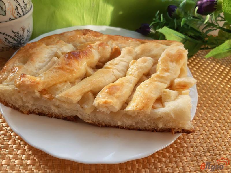 Фото приготовление рецепта: Дрожжевой пирог с яблоками шаг №13
