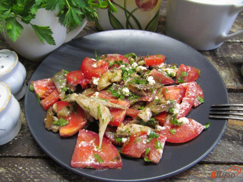 Фото приготовление рецепта: Салат с вешенками и помидором шаг №5