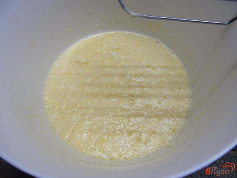 Фото приготовление рецепта: Сырные кексы с виноградом шаг №3