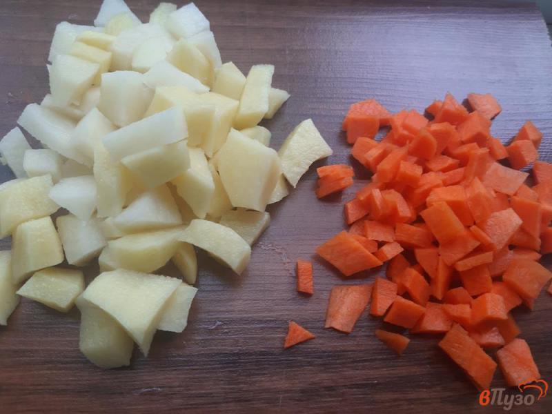 Фото приготовление рецепта: Суп овощной с фрикадельками и сухариками шаг №1