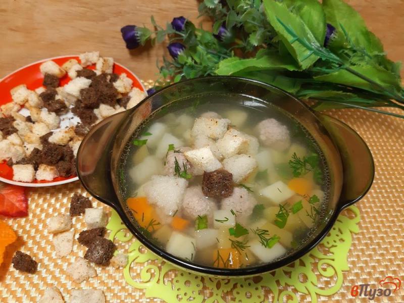Фото приготовление рецепта: Суп овощной с фрикадельками и сухариками шаг №11