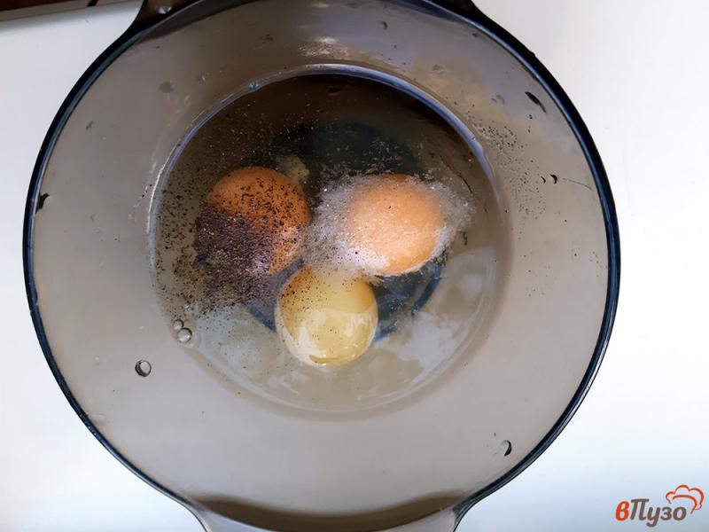 Фото приготовление рецепта: Яичный ролл шаг №1