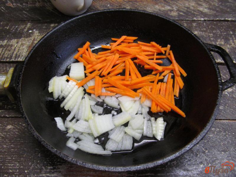 Фото приготовление рецепта: Перловка с индейкой и овощами шаг №2
