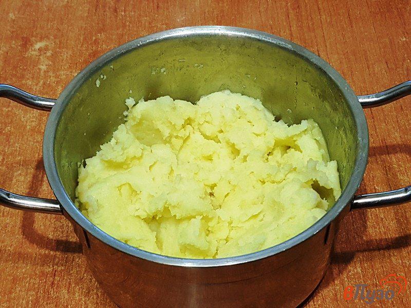Фото приготовление рецепта: Пирожки картофельные с капустой шаг №4