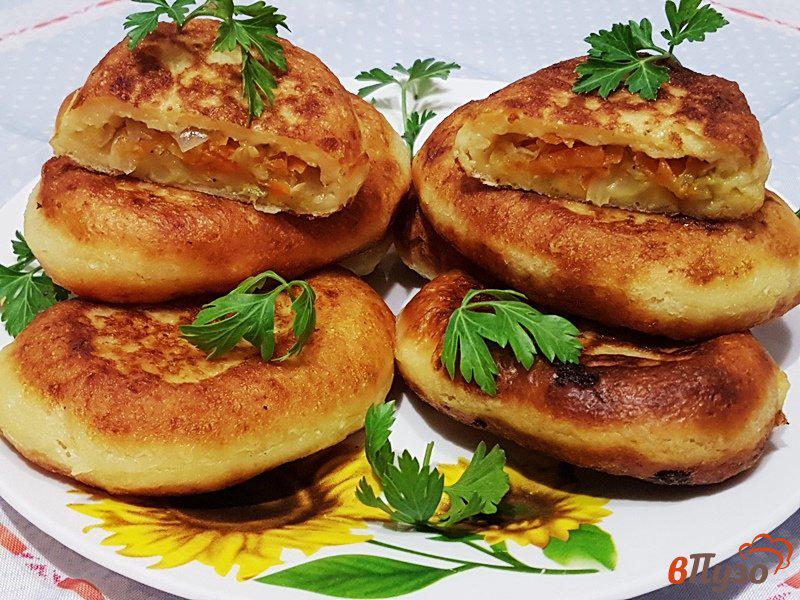 Фото приготовление рецепта: Пирожки картофельные с капустой шаг №11