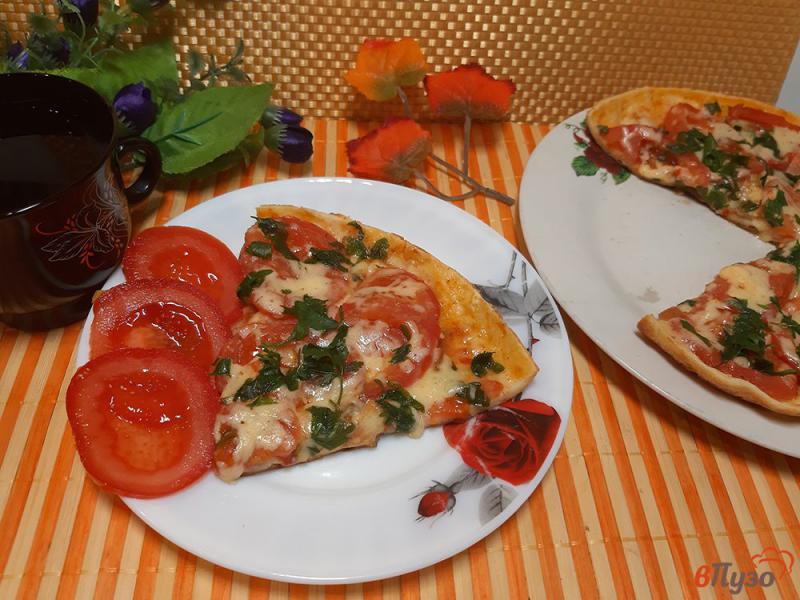 Фото приготовление рецепта: Пицца с яйцами на сковороде шаг №14
