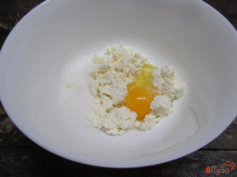 Фото приготовление рецепта: Творожные сырники с изюмом в духовке шаг №1