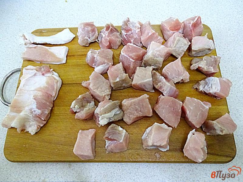 Фото приготовление рецепта: Подлива со свининой и мукой шаг №2