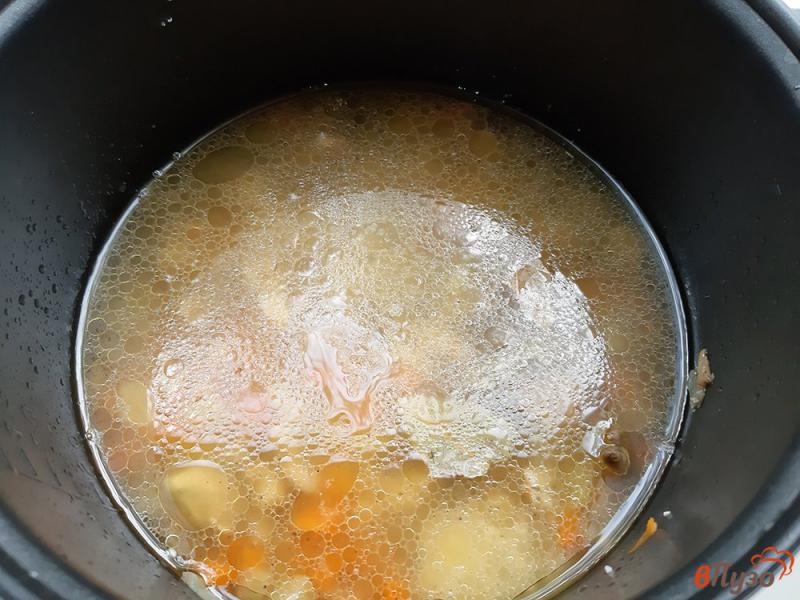 Фото приготовление рецепта: Рис с грибами и болгарским перцем в мультиварке шаг №7