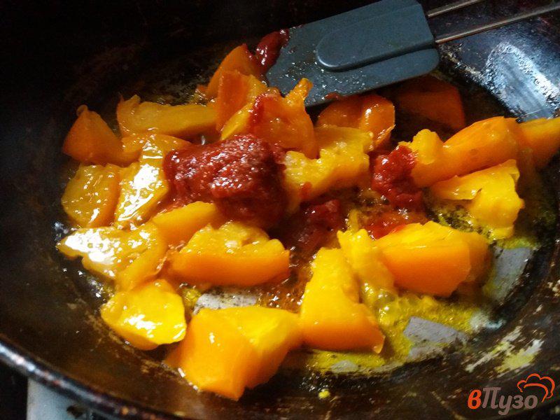 Фото приготовление рецепта: Суп картофельный с фрикадельками и томатами шаг №6