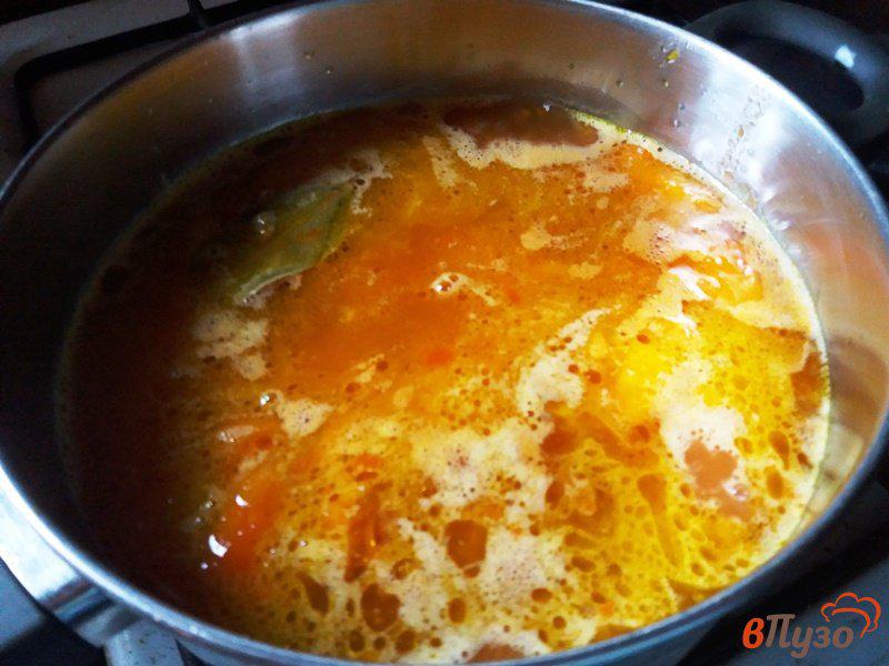 Фото приготовление рецепта: Суп картофельный с фрикадельками и томатами шаг №8