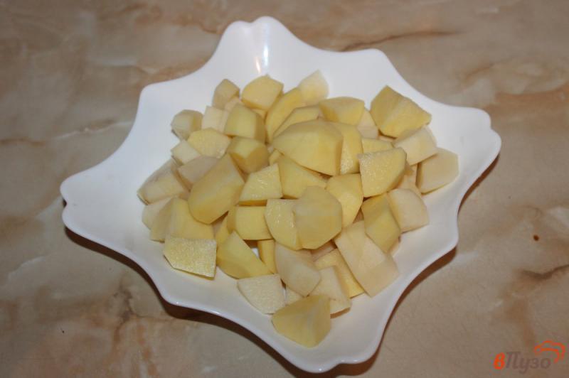 Фото приготовление рецепта: Картофель с мясом и грибами в мультиварке шаг №4