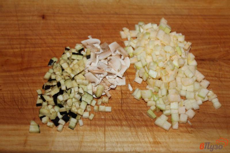 Фото приготовление рецепта: Кус - кус с грибами и баклажаном шаг №2