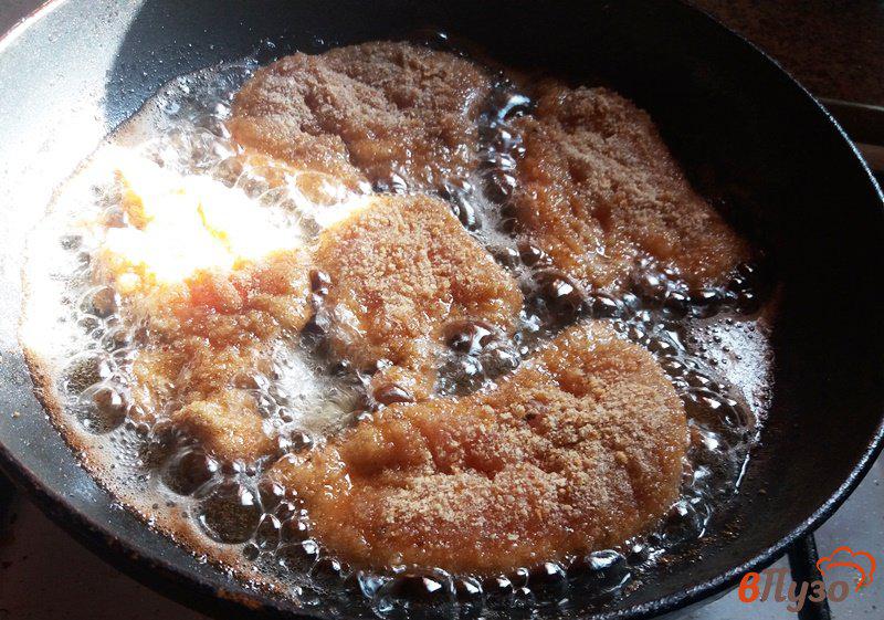 Фото приготовление рецепта: Куриные отбивные в чесночном маринаде шаг №6