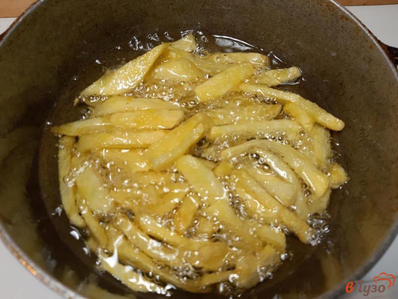 Фото приготовление рецепта: Картофель фри шаг №2