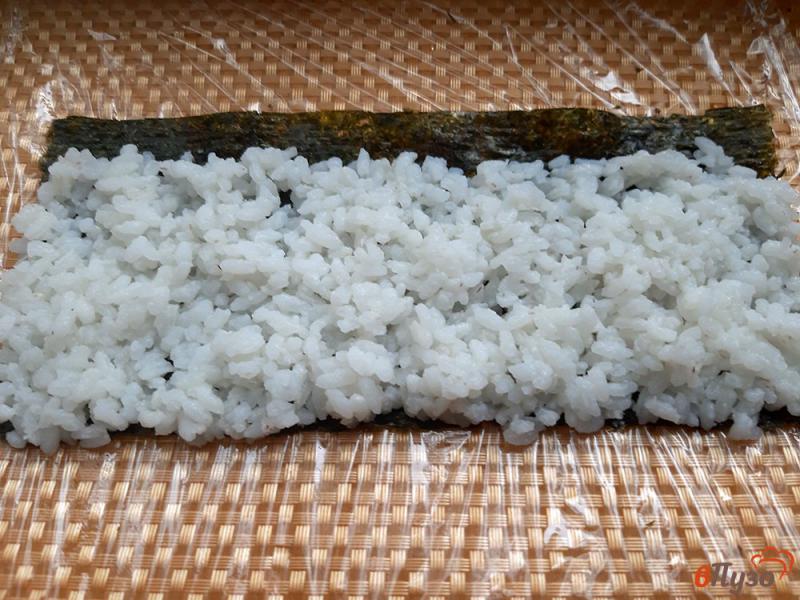 Фото приготовление рецепта: Суши с морепродуктами шаг №5