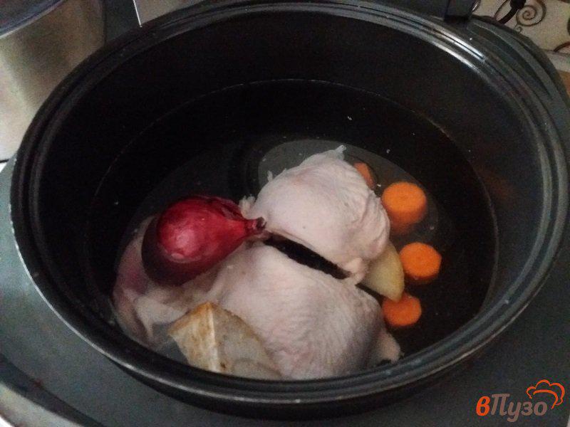 Фото приготовление рецепта: Куриный бульон с приправами шаг №2