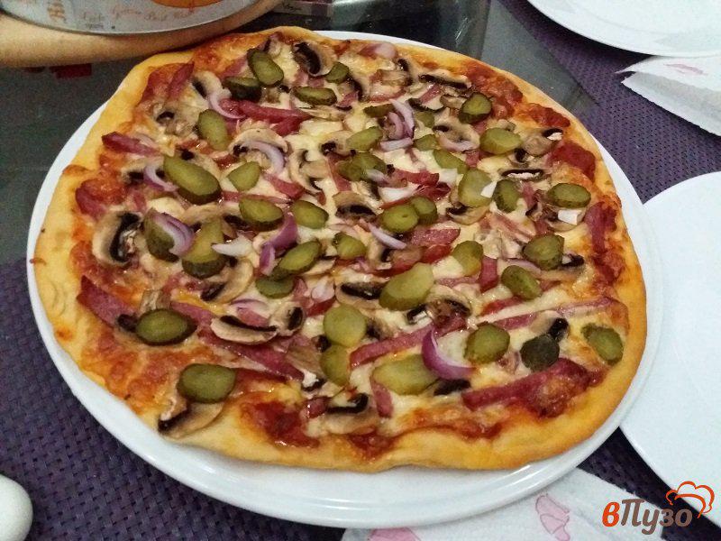 Фото приготовление рецепта: Домашняя пицца Ассорти шаг №12