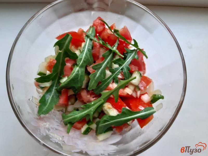 Фото приготовление рецепта: Салат с рукколой и рикоттой шаг №5