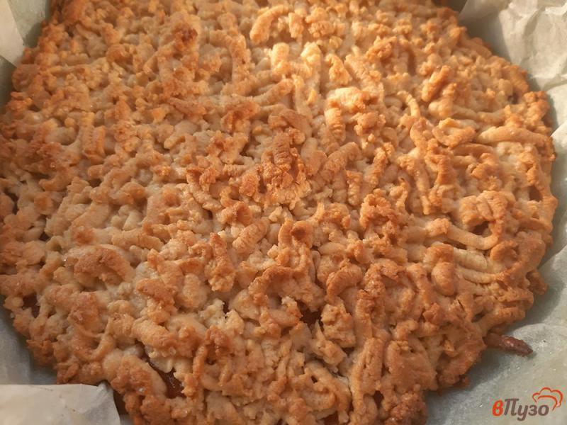 Фото приготовление рецепта: Тертый тыквенный пирог с апельсином шаг №17