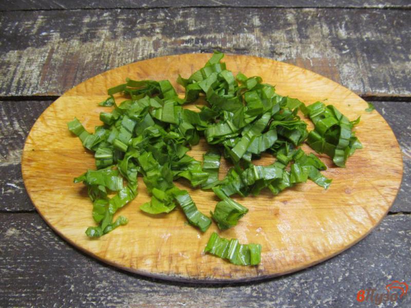 Фото приготовление рецепта: Салат из кукурузы и щавеля шаг №2