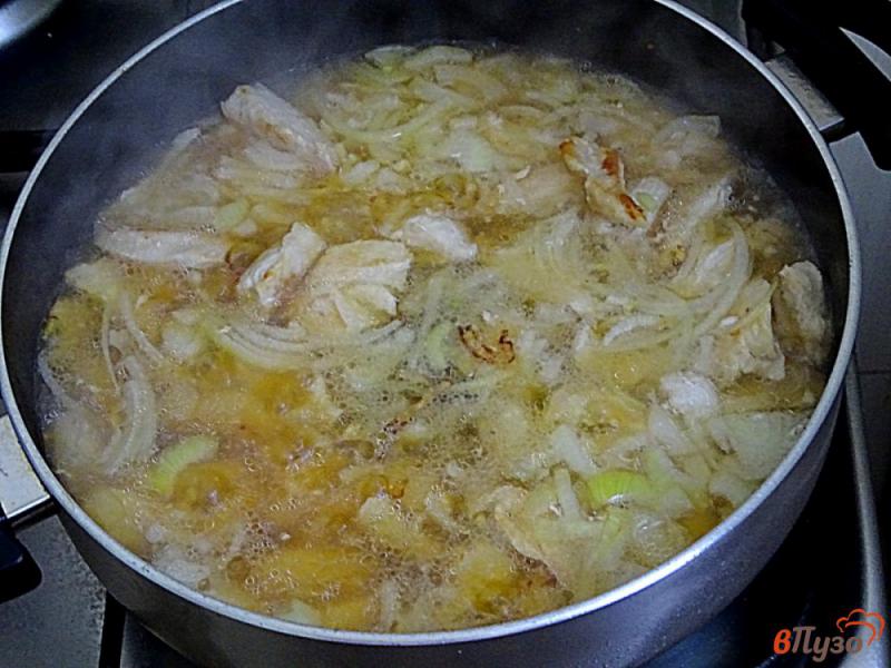 Фото приготовление рецепта: Бефстроганов из куриного филе шаг №5