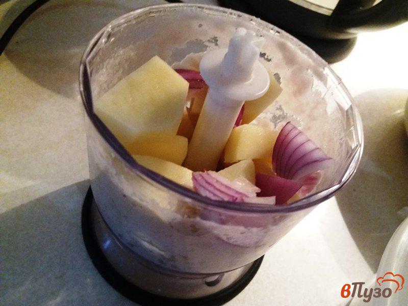 Фото приготовление рецепта: Картофельные оладьи с колбасой шаг №1