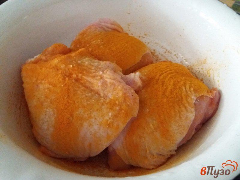 Фото приготовление рецепта: Куриные бедрышки в маногово-соевом маринаде шаг №2