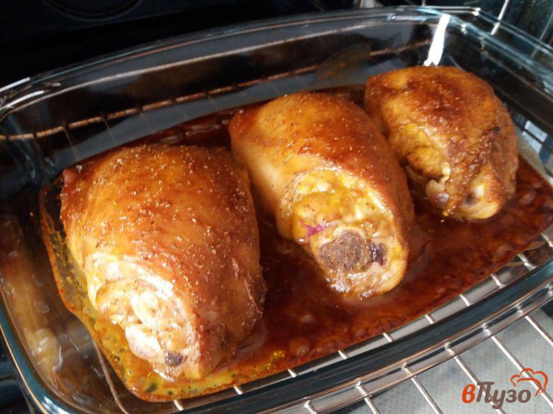 Фото приготовление рецепта: Куриные бедрышки в маногово-соевом маринаде шаг №8