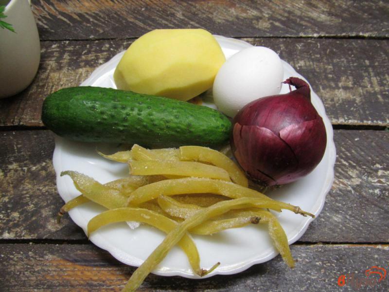 Фото приготовление рецепта: Картофельный салат с фасолью и огурцом шаг №1