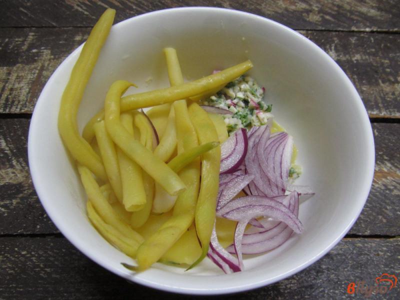 Фото приготовление рецепта: Картофельный салат с фасолью и огурцом шаг №5