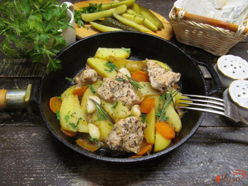 Фото приготовление рецепта: Свинина с овощами и чесноком «Романтический ужин» шаг №5
