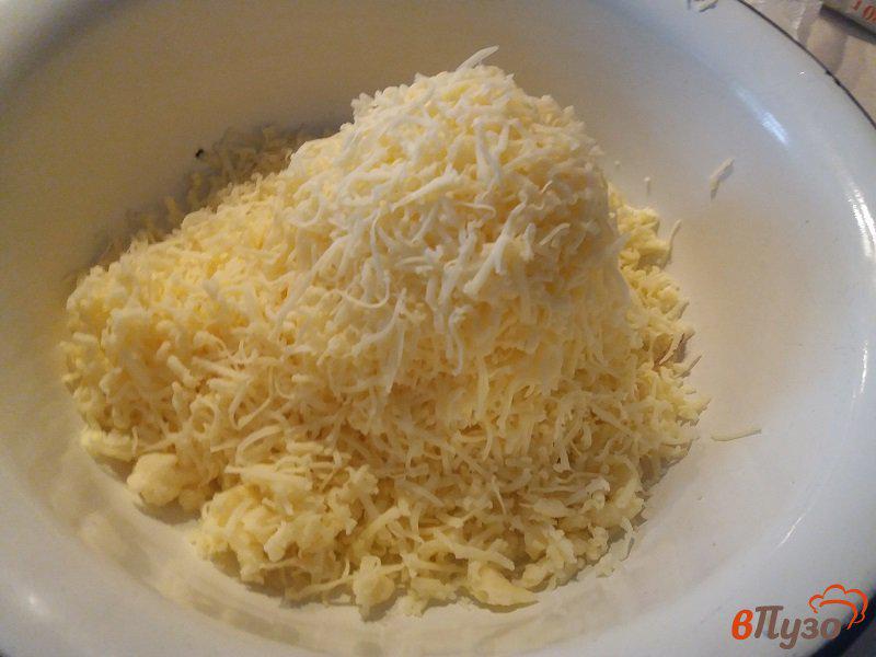 Фото приготовление рецепта: Запечёное куриное филе с грибами под сырным соусом шаг №6