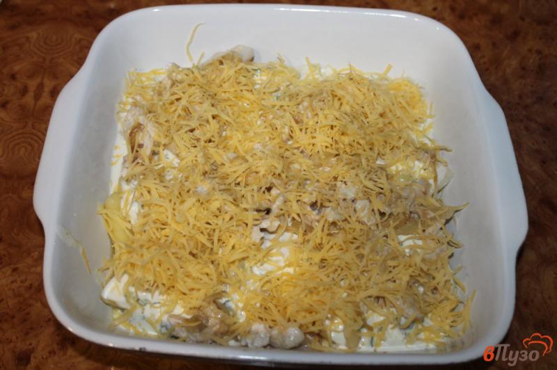 Фото приготовление рецепта: Запеченный картофель слоями с куриным филе и сыром шаг №7