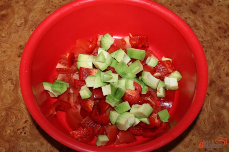 Фото приготовление рецепта: Фреш салат из авокадо шаг №3