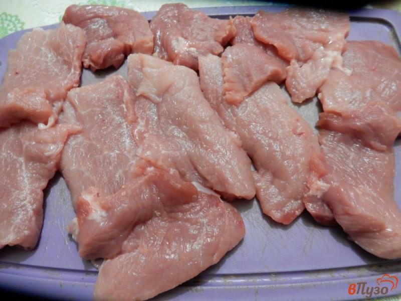 Фото приготовление рецепта: Свинина в сметане с помидорами черри шаг №1