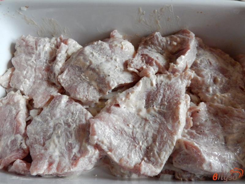 Фото приготовление рецепта: Свинина в сметане с помидорами черри шаг №5