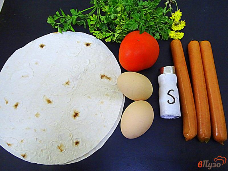 Фото приготовление рецепта: Пирог из лаваша с яйцами и сосисками шаг №1