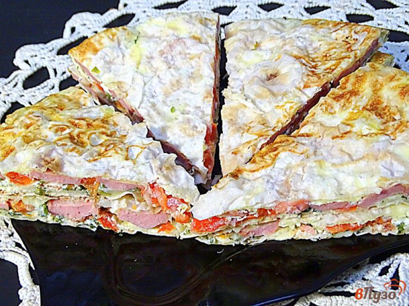 Фото приготовление рецепта: Пирог из лаваша с яйцами и сосисками шаг №15