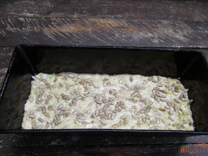 Фото приготовление рецепта: Веганский хлеб с кабачком шаг №6