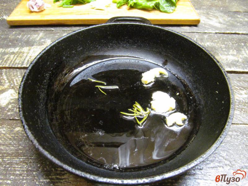 Фото приготовление рецепта: Тосты с шпинатным творогом и яйцом шаг №2