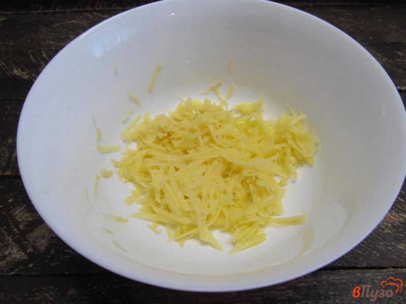 Фото приготовление рецепта: Картофельные оладьи с кукурузой шаг №1