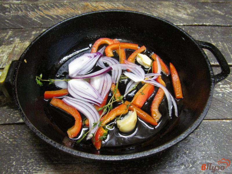 Фото приготовление рецепта: Паста примавера с горошком и болгарским перцем шаг №3